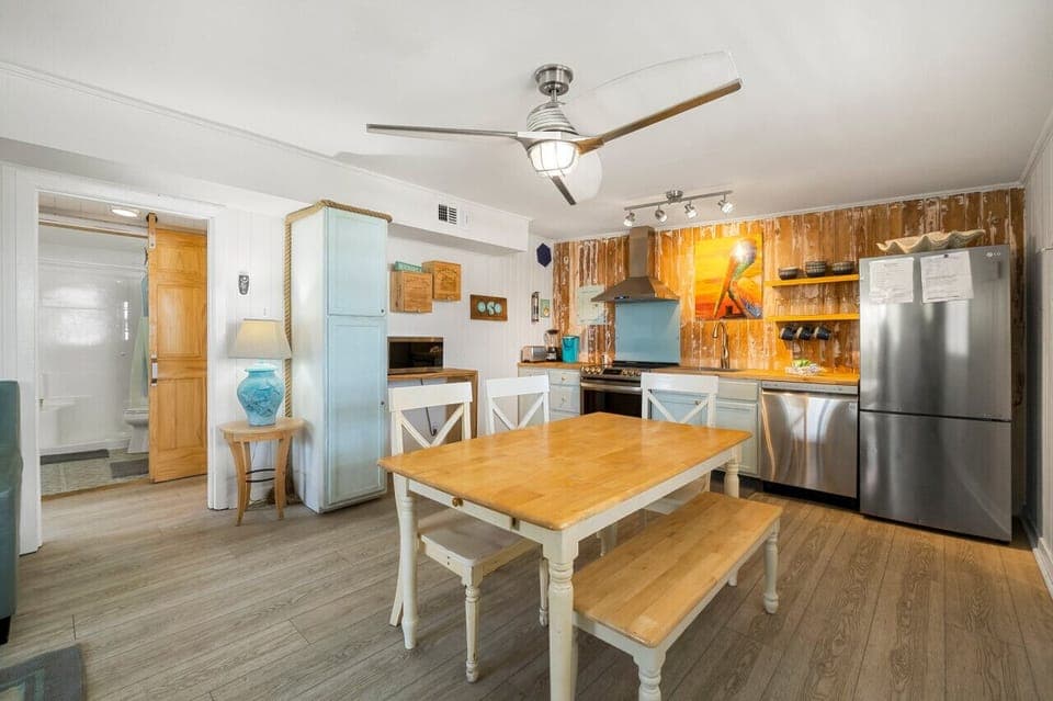 Gone Coastal - Unit C