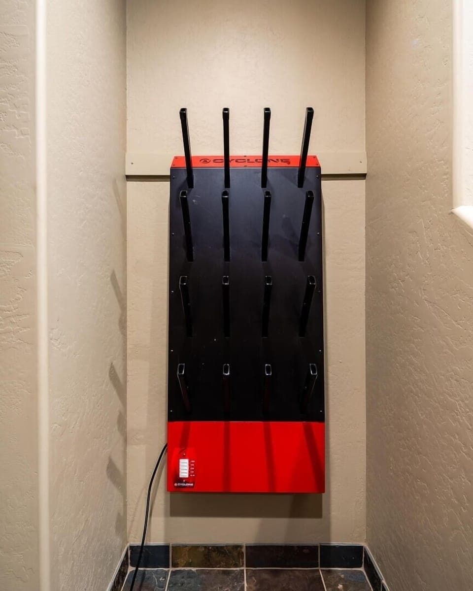 Indoors, Modern Art, Floor, Screen, Furniture