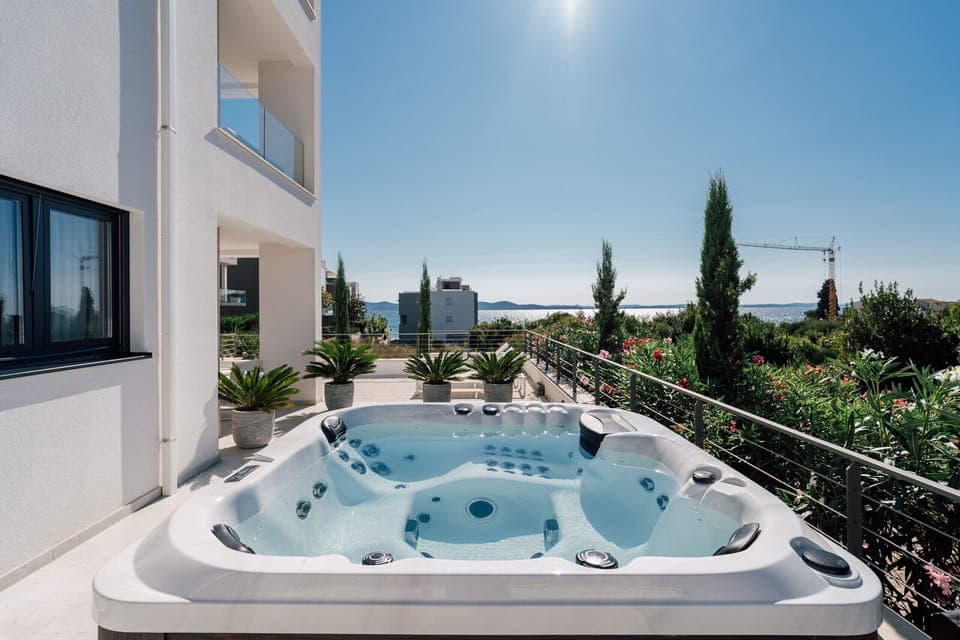 Outdoor spa tub