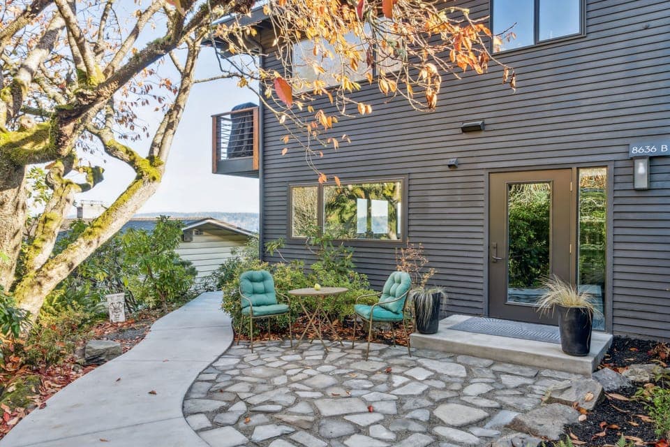 Front entrance - steps away from driveway parking.