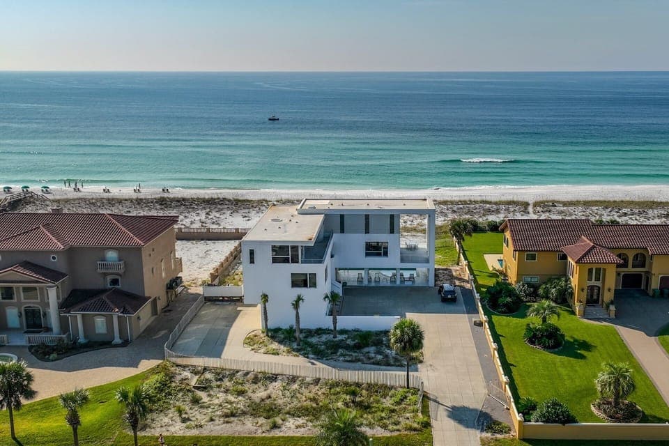 The White House of Holiday Isle - Destin - Front Exterior