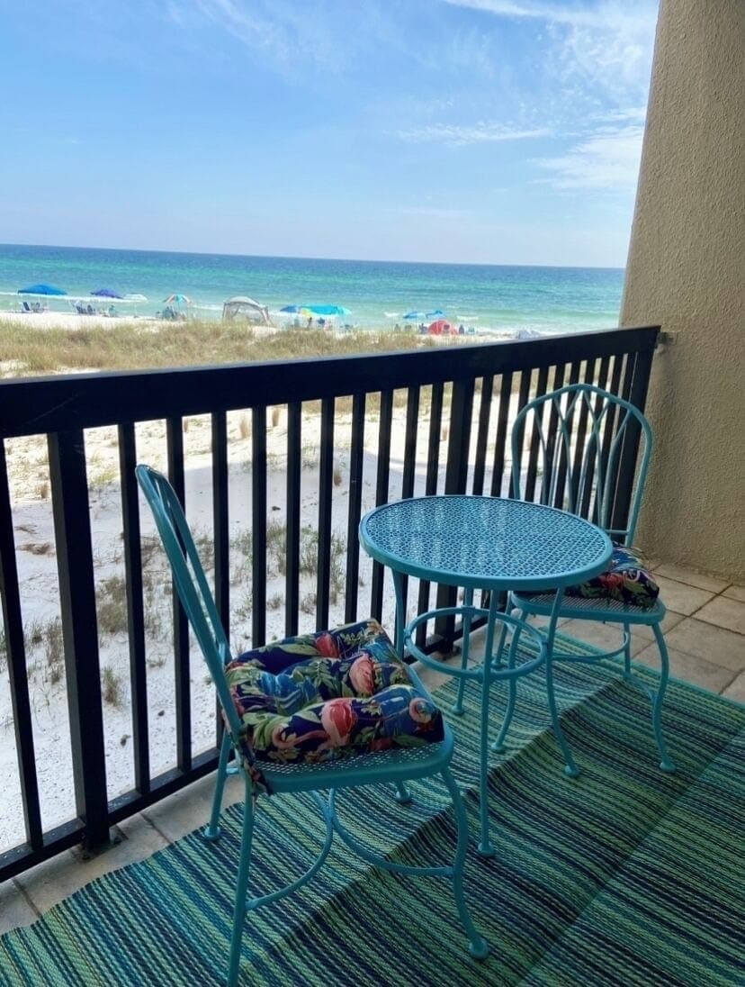 Perfect second floor end unit (more private). Choice of steps or elevator.