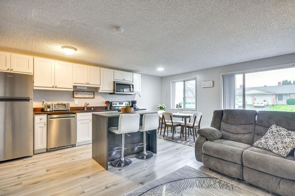 Vancouver Vacation Rental | 1BR | 1BA | 1 Step to Enter | 900 Sq Ft