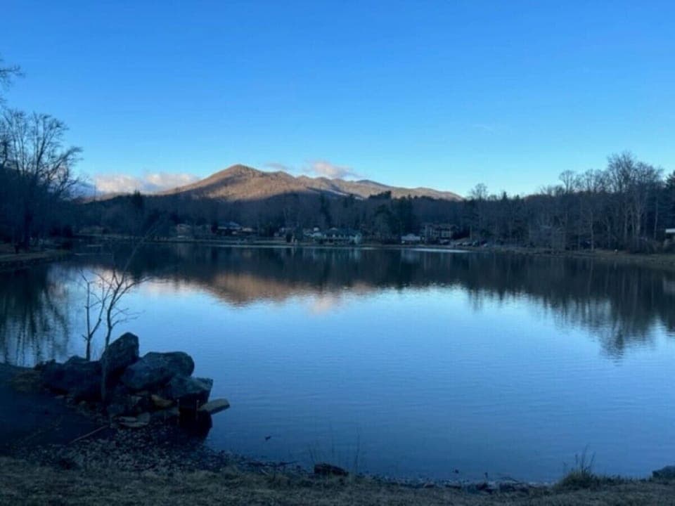 Take a 5 minute walk and be at Lake Tomahawk