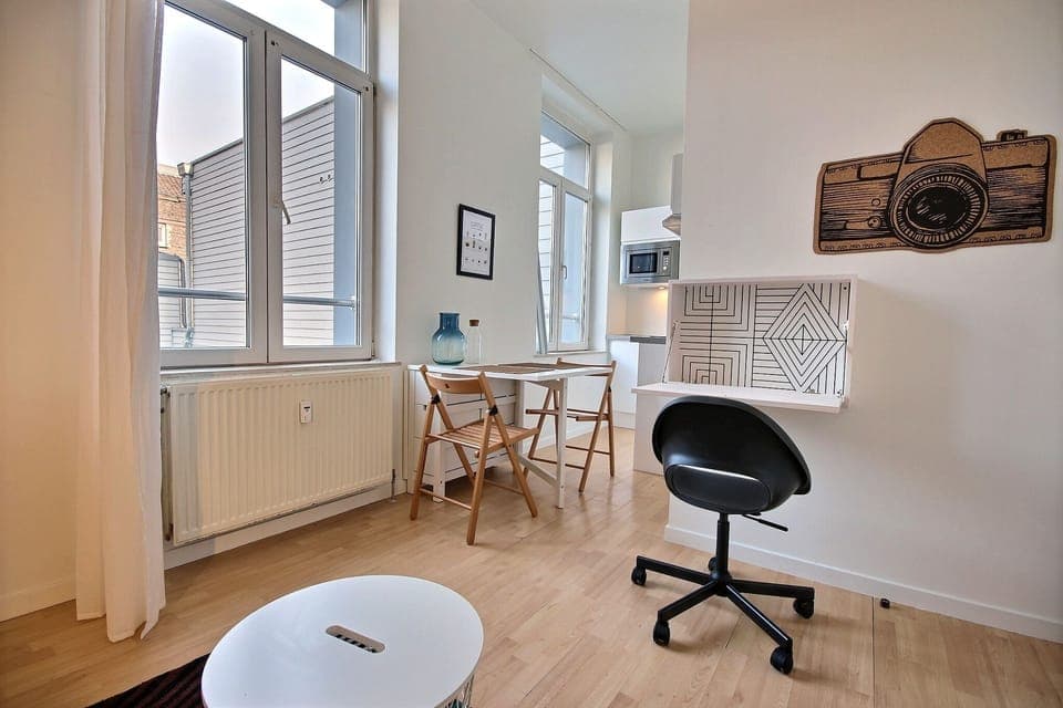 Vue d'ensemble salon + cuisine