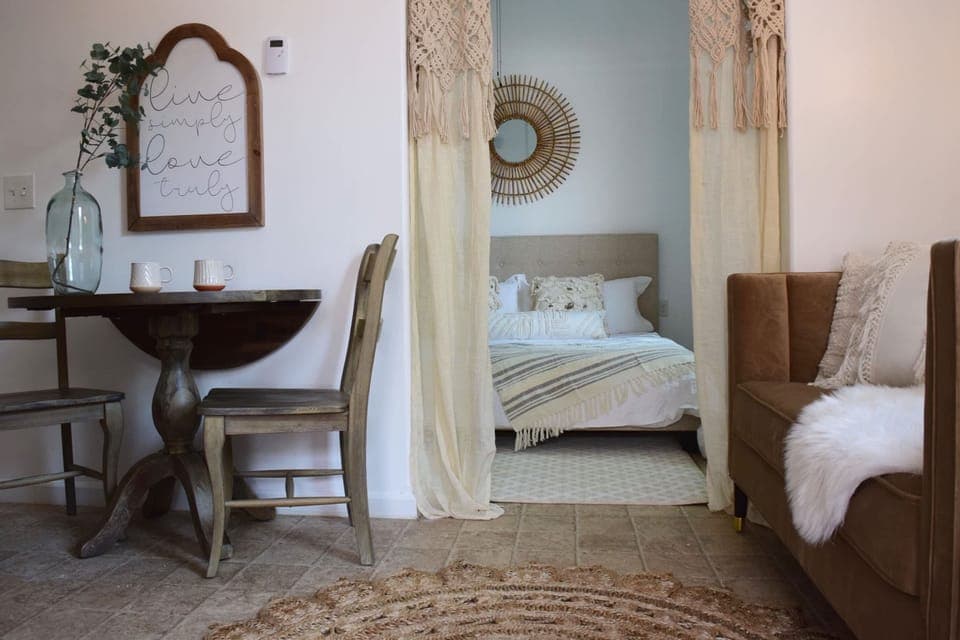 Our charming studio is the perfect getaway for two, with complete privacy and a cozy atmosphere.