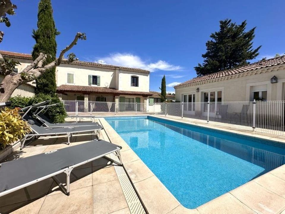 Holiday rental SAINT-RÉMY-DE-PROVENCE, house to rent with all comfort private pool 10 people. Online reservation with Plaisirs & Maisons de Provence
