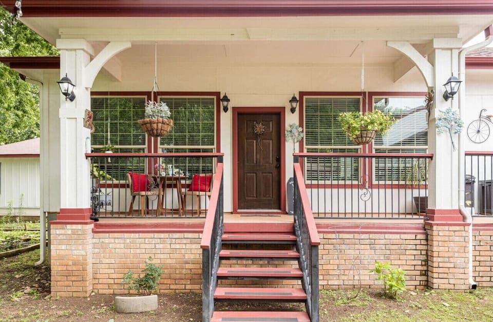 eaceful upstairs guesthouse surrounded by trees and birds. Enjoy coffee on the bistro patio — and feel free to grab fresh eggs from our nearby chicken coop.