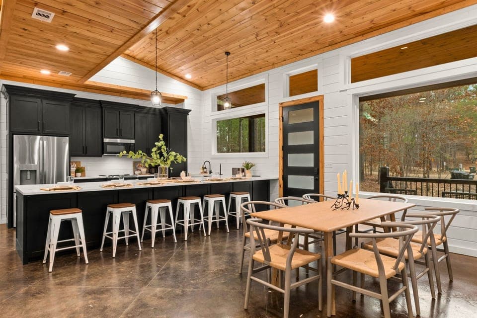 The open floor plan ensures that the kitchen and dining areas flow together, perfect for socializing and entertaining.