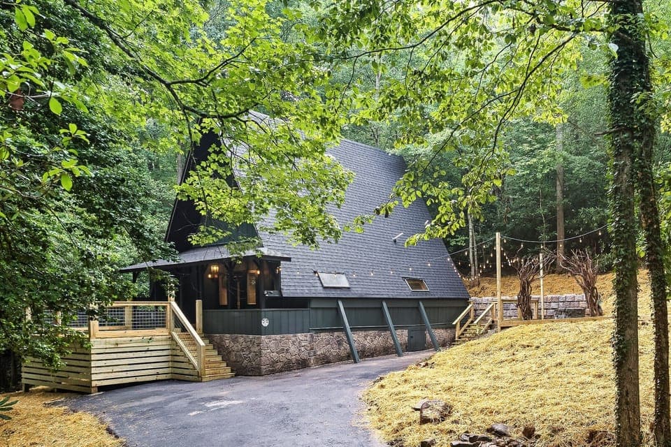 Smoky Triangle Cabin