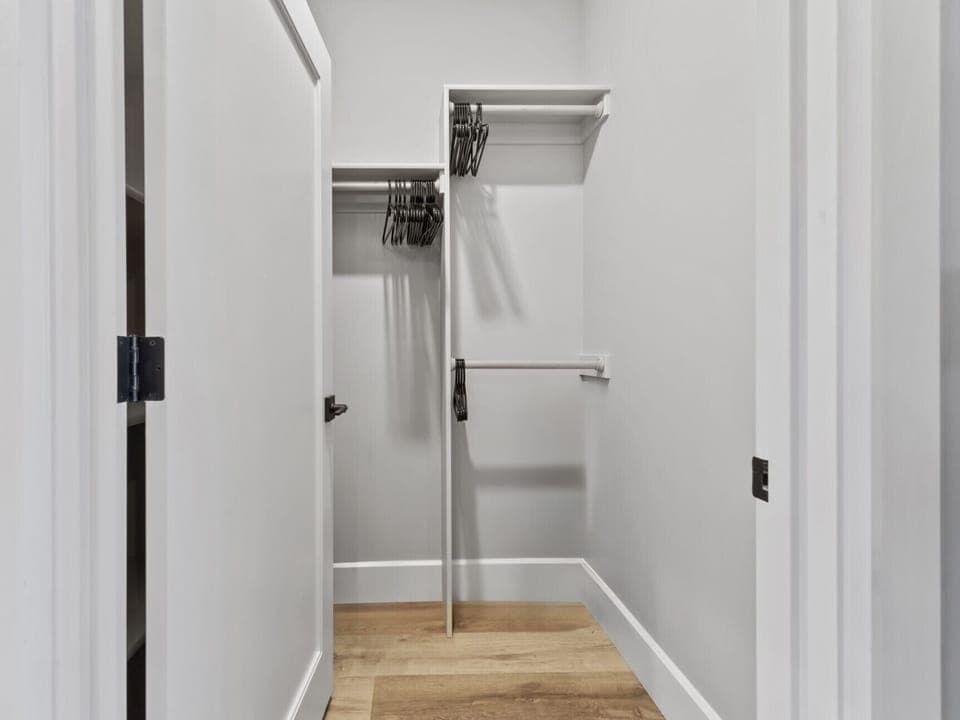 Penthouse 325 - Master Walk In Closet