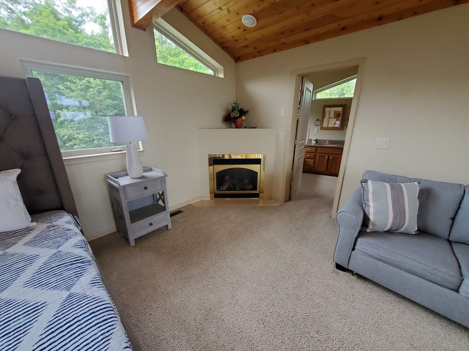 Breezy- Bdrm #2 has Fireplace and Private Bathroom
