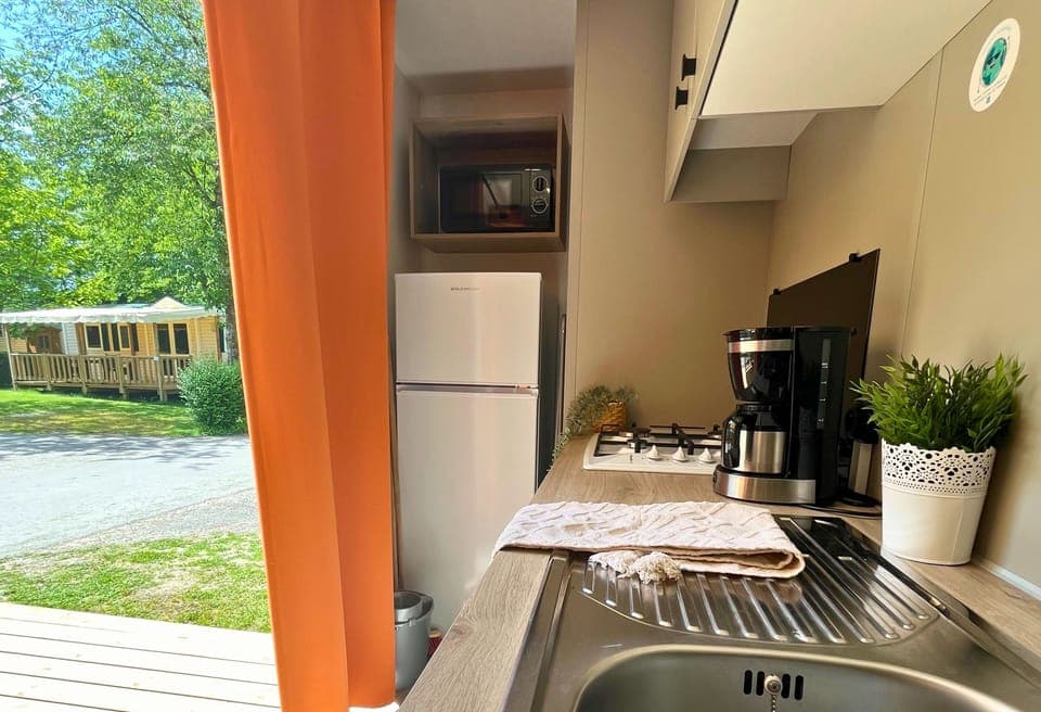 This compact kitchen opens to the outdoors, making it easy to cook and entertain while staying connected to nature.