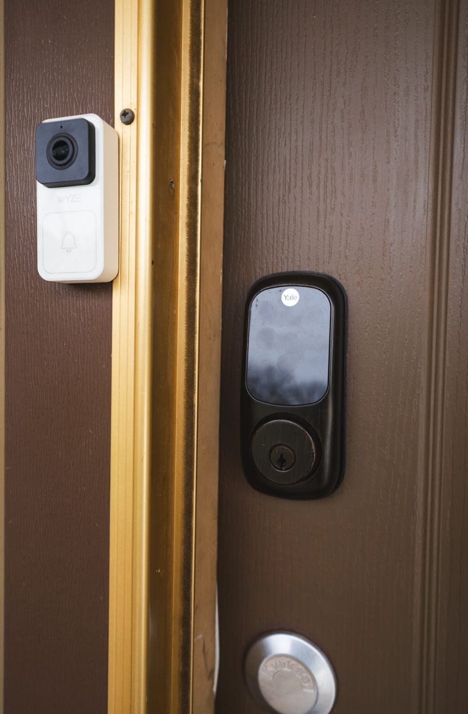 Pin code lock for guest specific door code