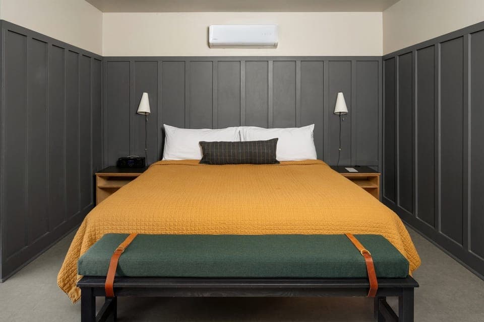 Unit with comfortable bed