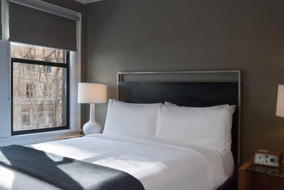 Unit with comfortable bed