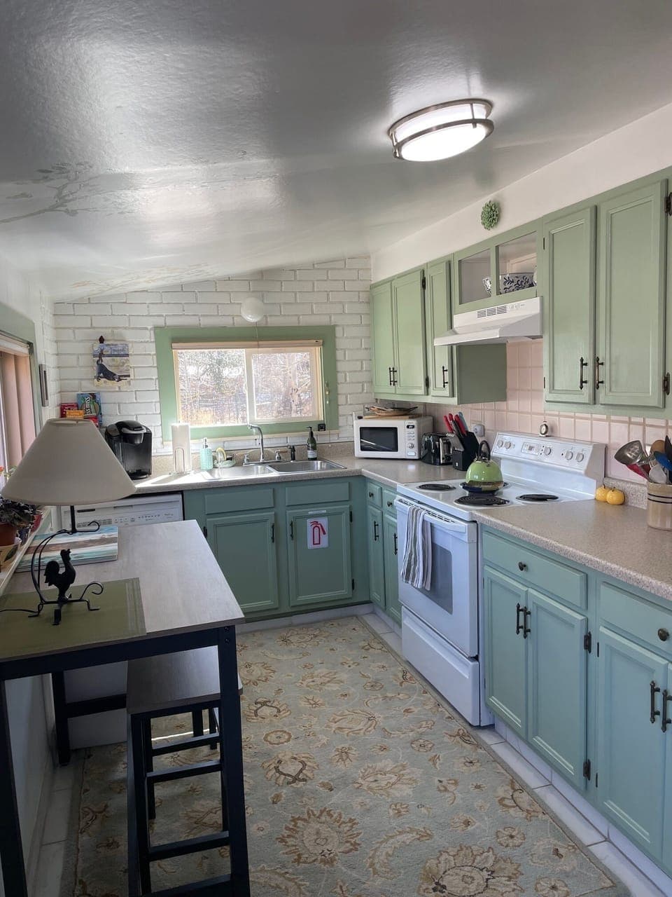 Great kitchen with everything you need!