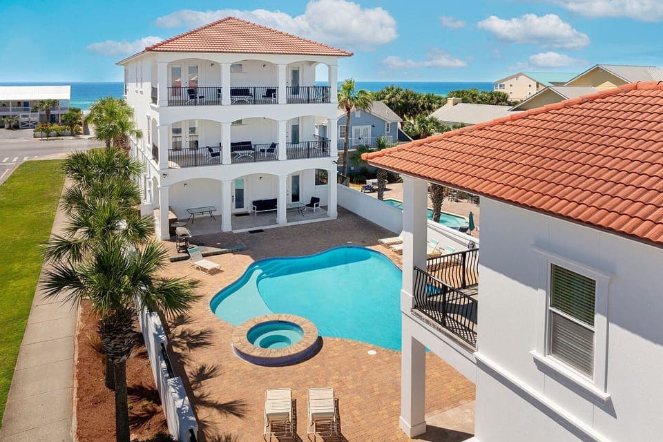 24-Commanders-Palace-Destin