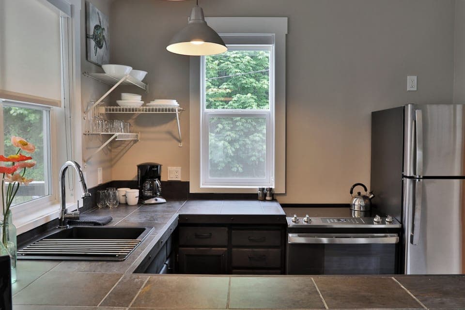 Full Kitchen, Oven, stovetop, dishwasher, microwave, full fridge