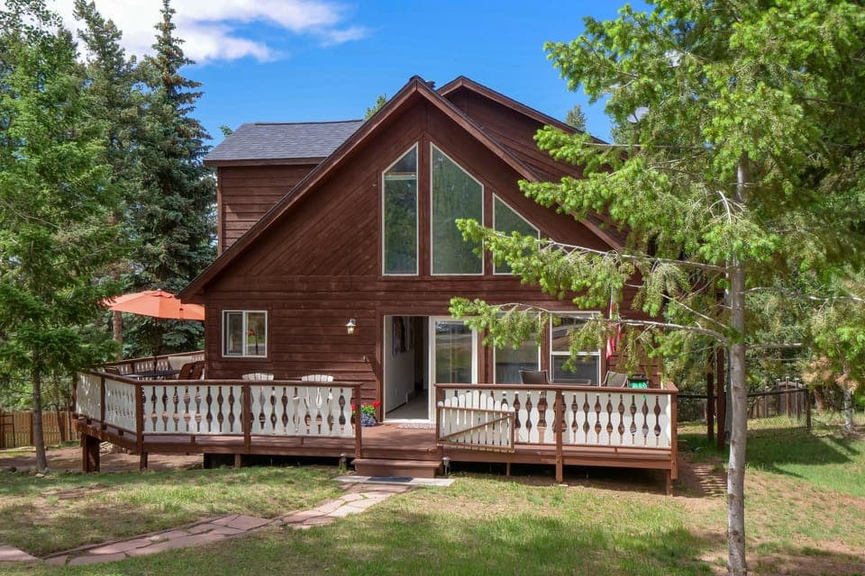 Woodland Park Vacation Rental | 4BR | 2BA | 2,000 Sq Ft | Stairs Required