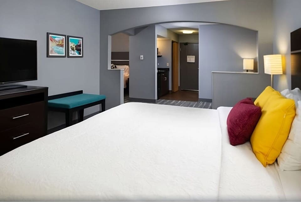 Arrive and relax with an open layout that feels effortless.
