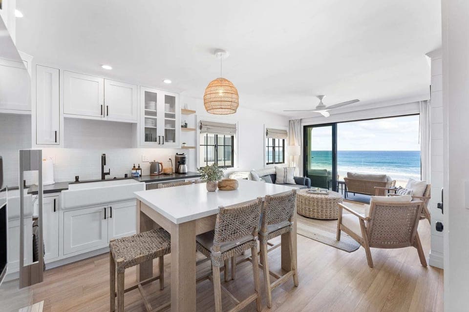 Breakfast becomes a picturesque affair with those panoramic ocean views.