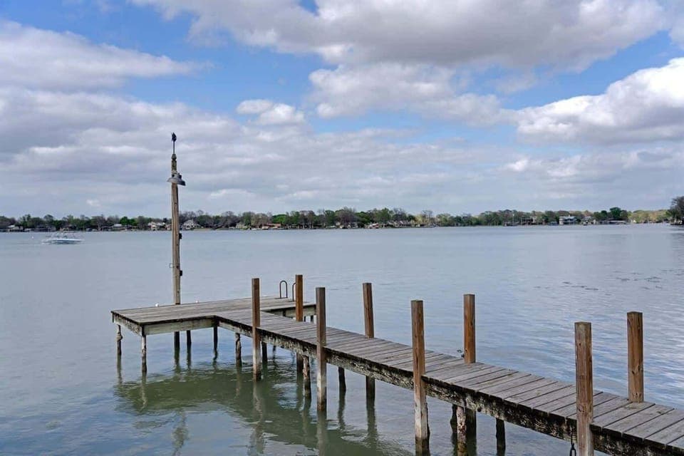 Unwind on the lakeview deck.