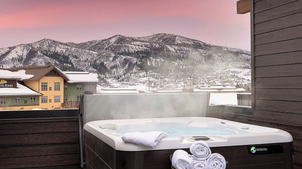 Hot Tub, Rooftop Level, Kingdom House - Enjoy soaking in the private rooftop hot tub.