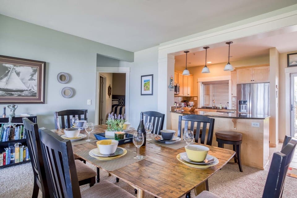 Dining 4 Wandering Whale