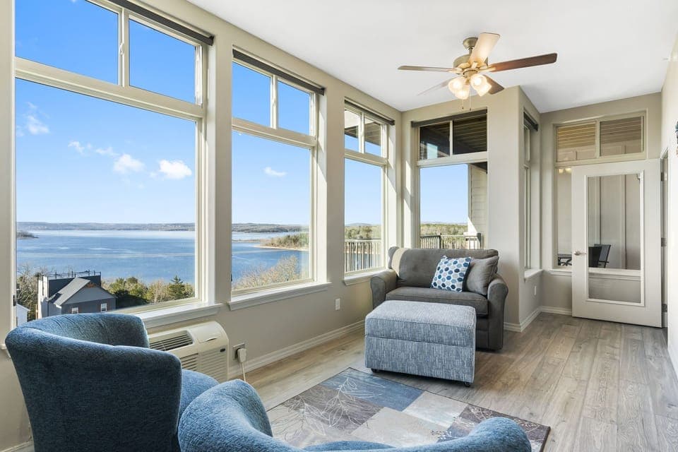 Large Sunroom with Direct View of Table Rock Lake