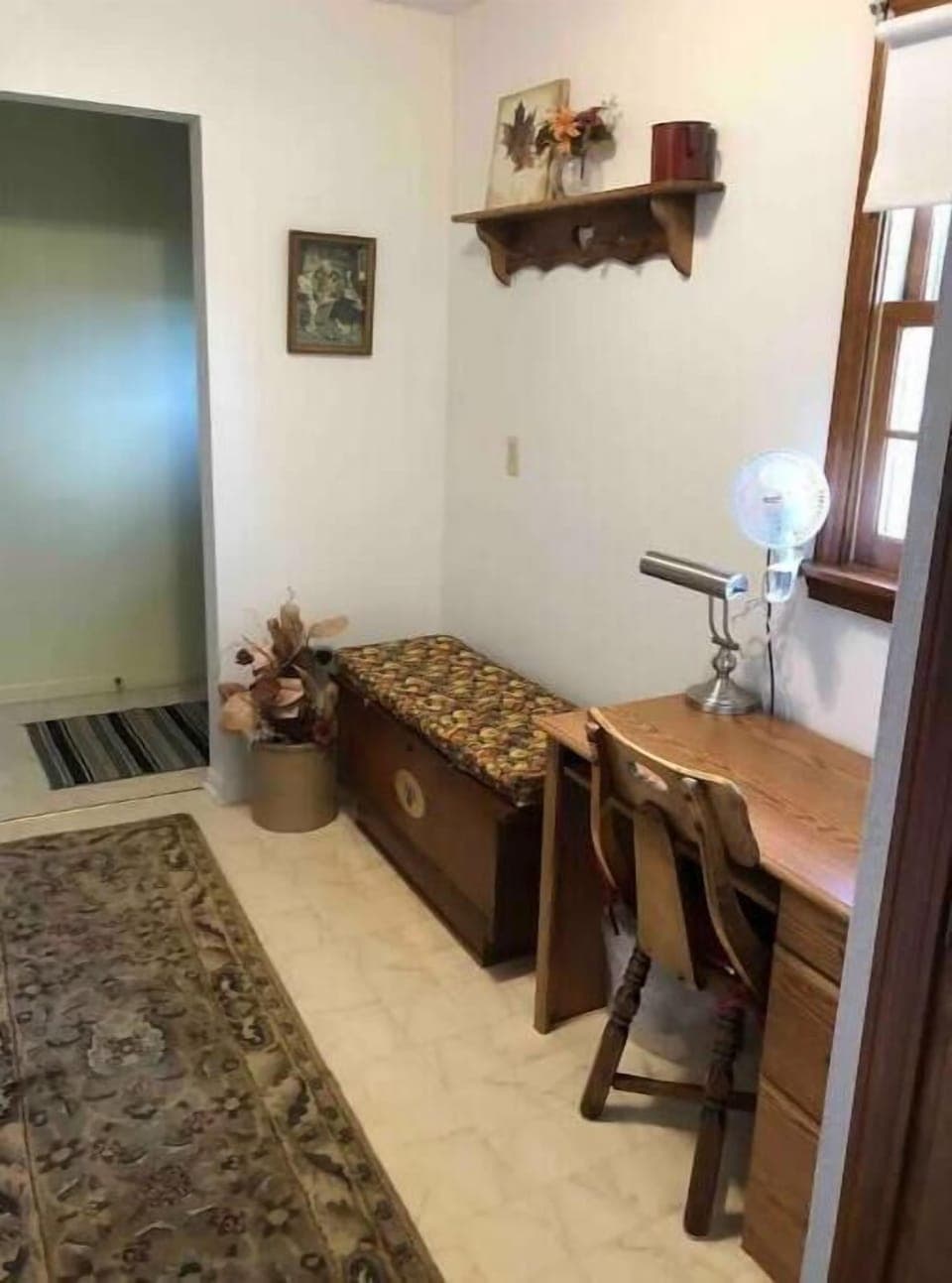 Entry area and place to sit down and take off your shoes, or hang up your coats.