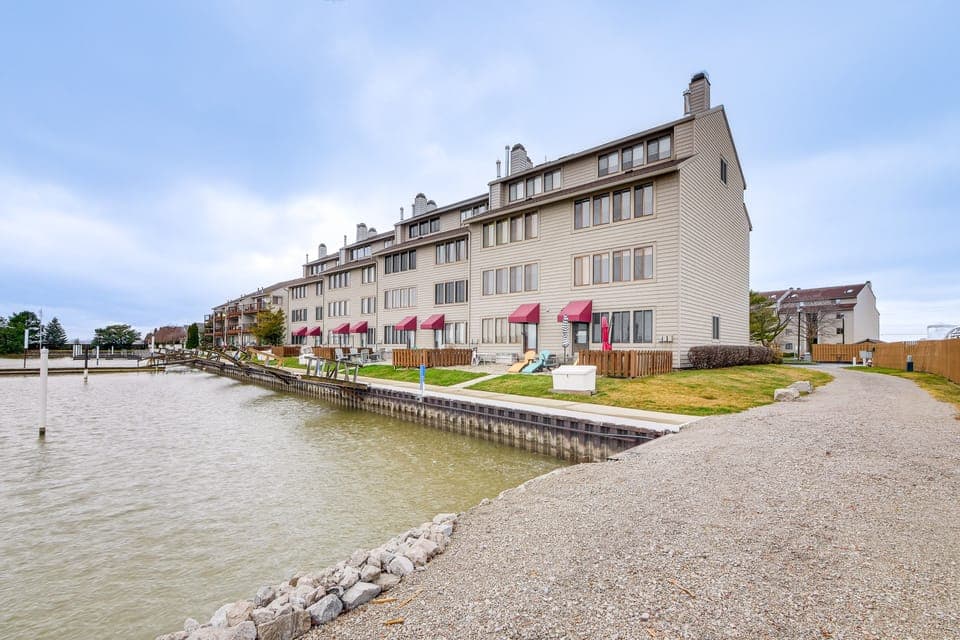 Condo Exterior | Harborside Condos