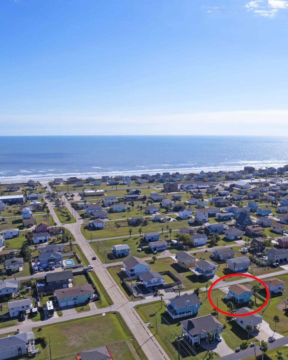 4 blocks to the beach