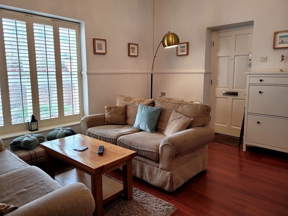 26 Montpellier - Living Room3