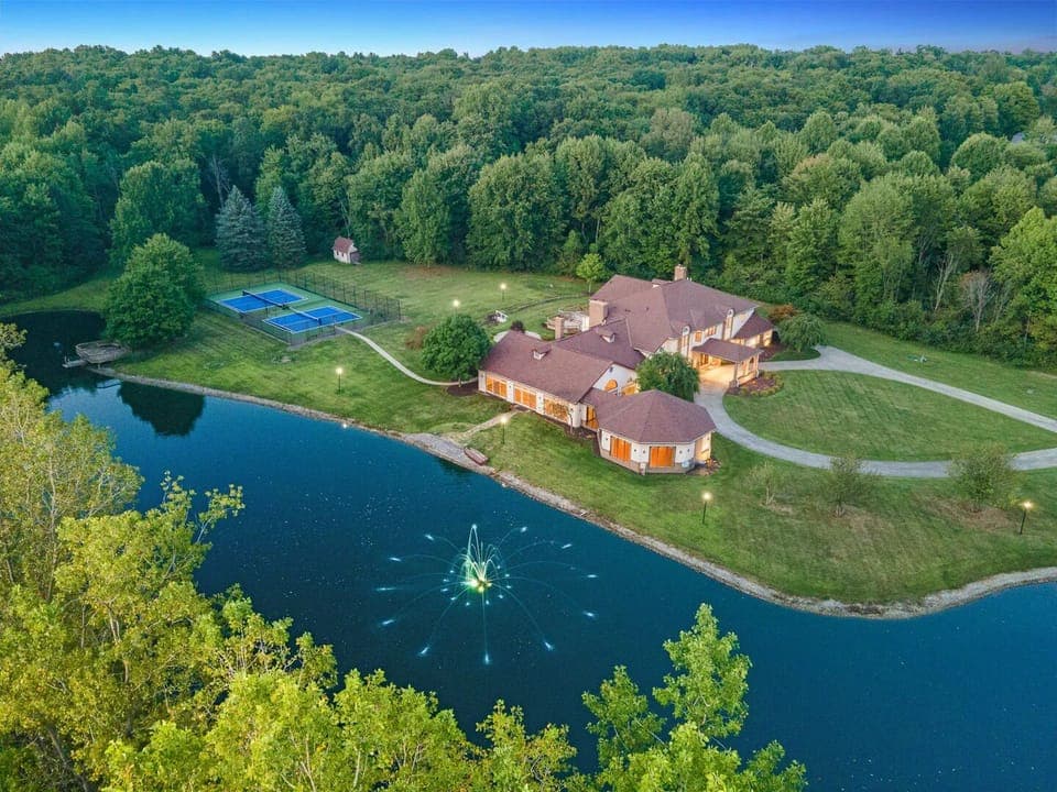 "Our group had the best time at the Medina Mansion! We were there for a bachelorette party and the pond was perfect for just hanging out and relaxing!" — Luisa, June 2024