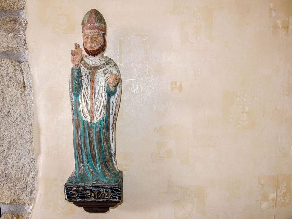 Wood, Sculpture, Art, Statue, Monument, Font, Visual Arts, Carving