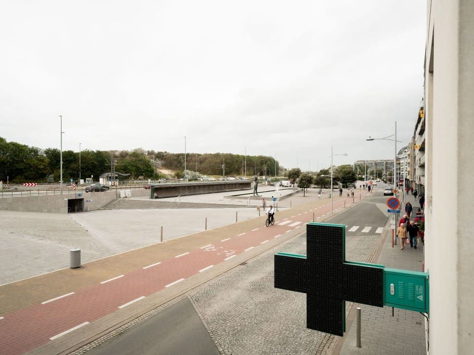 Sky, Road Surface, Cloud, Asphalt, Street Light, Urban Design, Tree, Road, Sidewalk