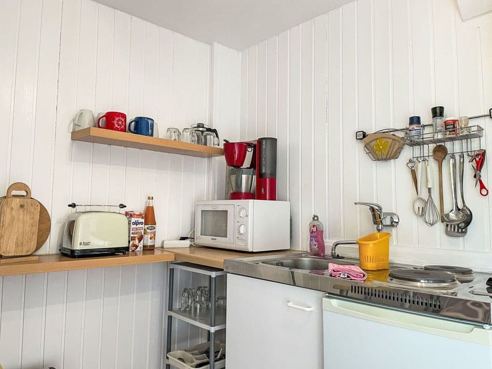 Kitchen, Kitchen Appliance, Interior Design, Countertop, Major Appliance, Furniture, Room, Small Appliance, Cabinetry, Home Appliance