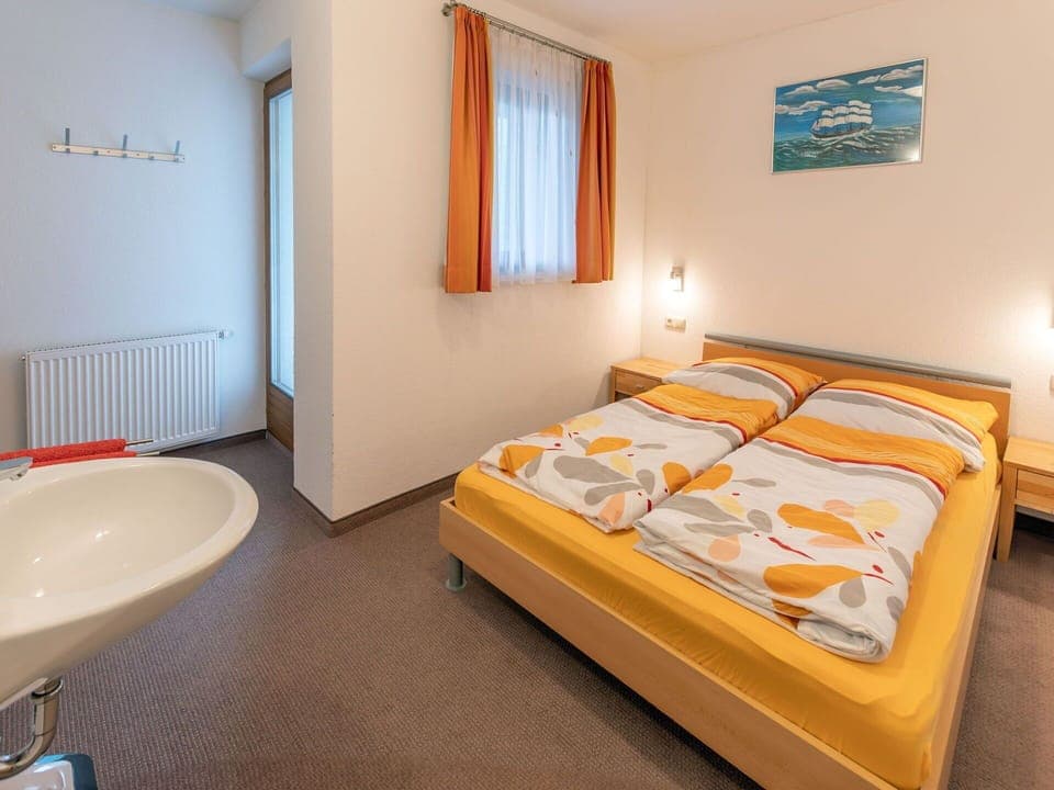 Property, Furniture, Comfort, Tap, Window, Sink, Plumbing Fixture, Bathtub, Building, Wood