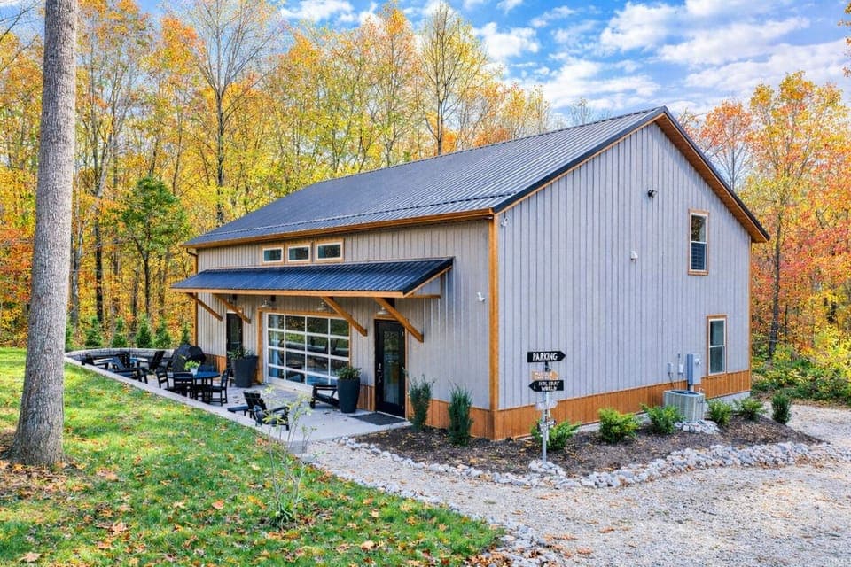 Spacious 6BR Retreat - Sleeps 14 | 1 Mile from Patoka Lake