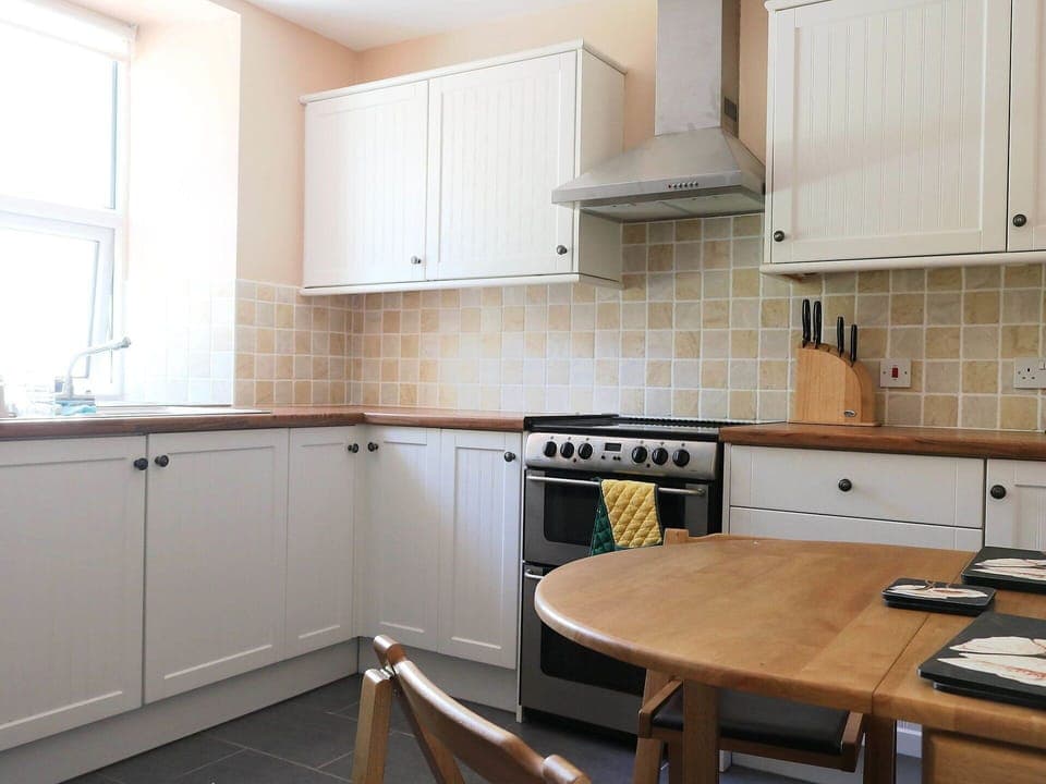 Cabinetry, Property, Countertop, Kitchen Appliance, Kitchen, Kitchen Stove, Wood, Table, Interior Design, Flooring