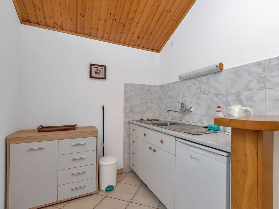 Cabinetry, Property, Building, Furniture, Sink, Drawer, Wood, Tap, Countertop, Interior Design