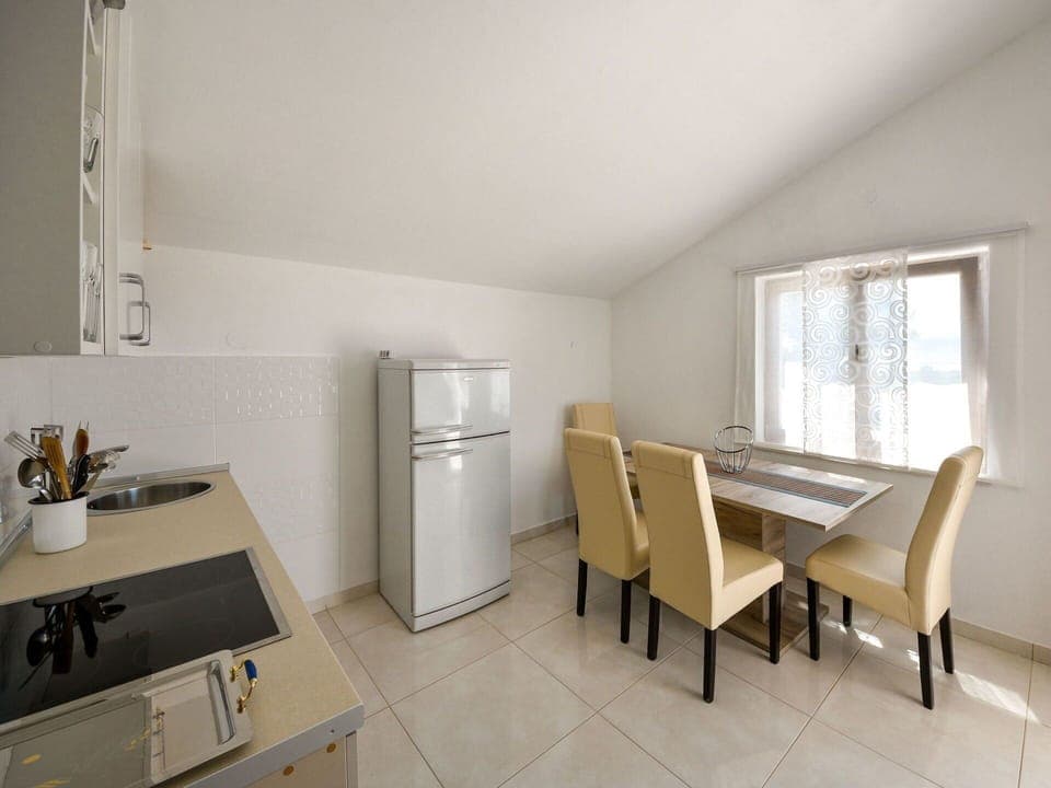 Window, Cabinetry, Wood, Building, Architecture, Cooktop, Kitchen Appliance, Gas Stove, Flooring