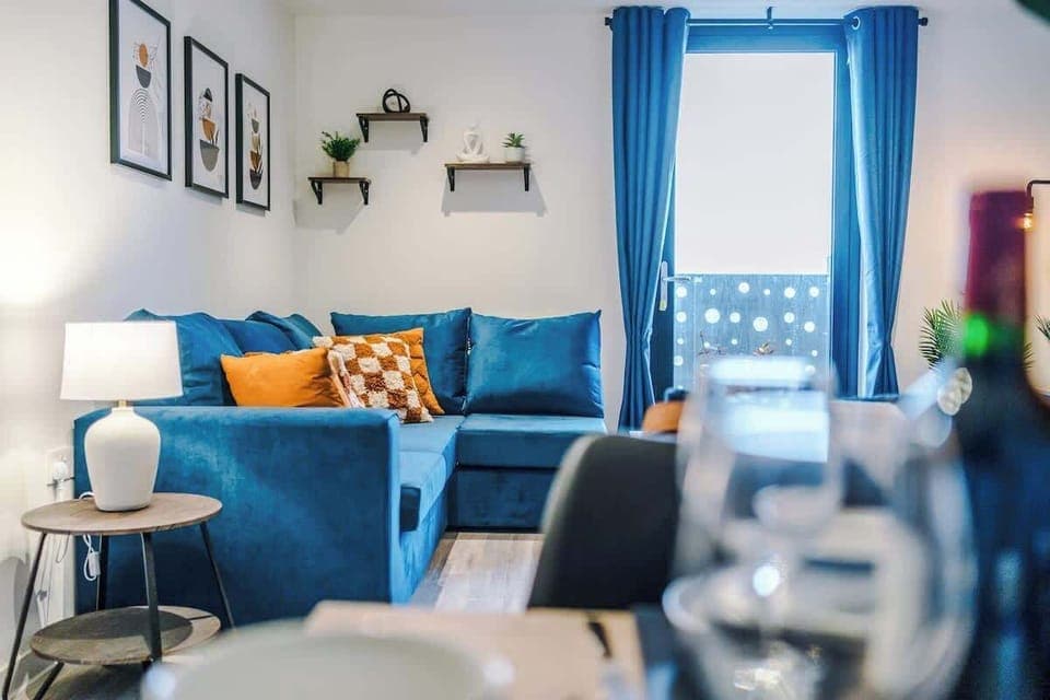 The open-plan living room and dining area benefit from a 50-inch Smart TV, a 6-seater dining table, plenty of space to sit down in the evenings, a double sofa bed and a sizable balcony.