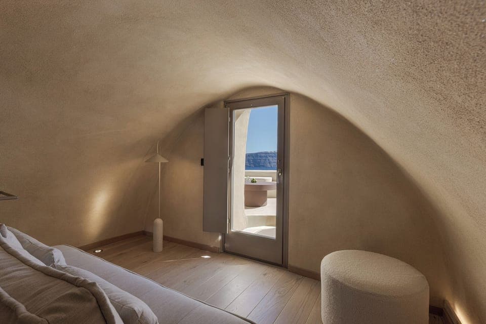 Seating area on the attik and entrance to the terrace