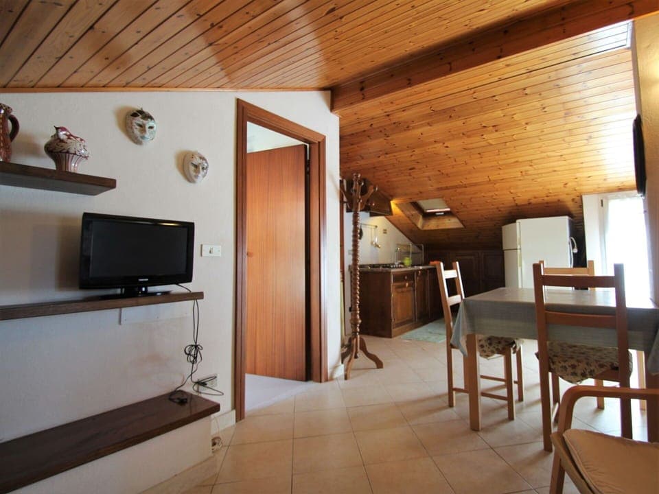 Water, Plant, Building, Daytime, Property, Sky, Swimming Pool, Azure, Tree, Body Of Water