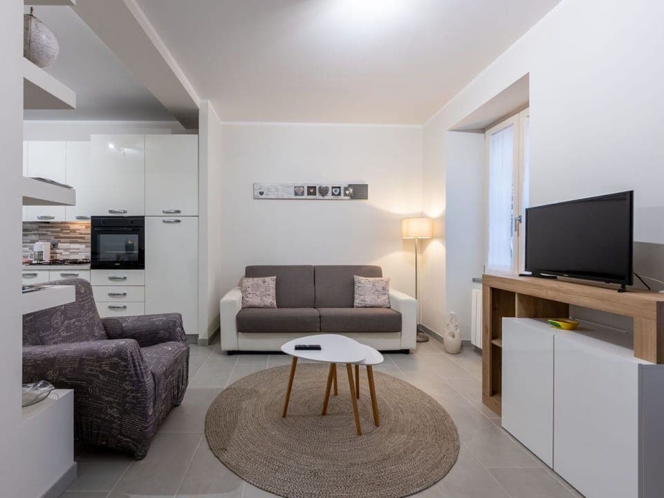 Water, Plant, Sky, Property, Daytime, Building, Swimming Pool, Azure, Blue, Tree