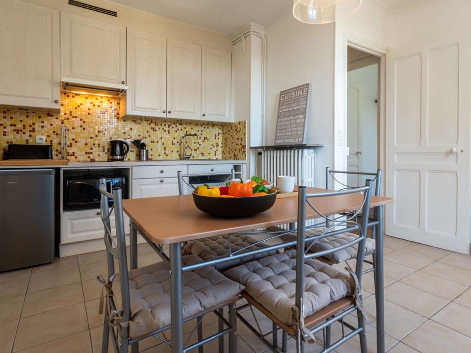 Water, Sky, Cloud, Property, Swimming Pool, Building, Plant, Seaside Resort, Tree, Outdoor Furniture