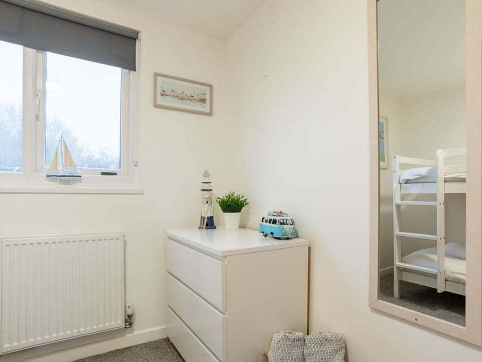 Water, Sky, Cloud, Property, Swimming Pool, Building, Plant, Seaside Resort, Tree, Outdoor Furniture