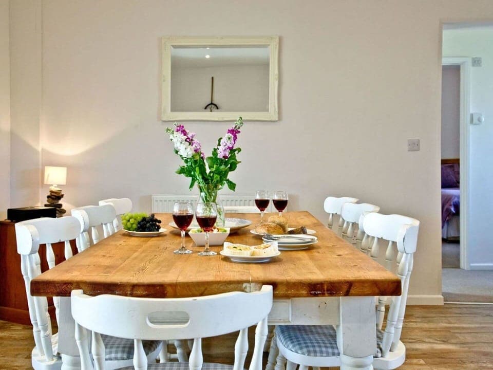 Water, Sky, Cloud, Property, Swimming Pool, Building, Plant, Seaside Resort, Tree, Outdoor Furniture